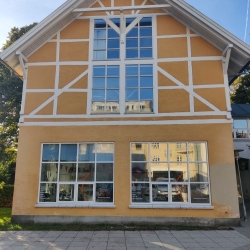 Førbillede af maling af facade i Aalborg